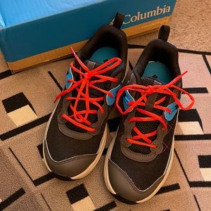 Columbia boys size 5 sneakers new